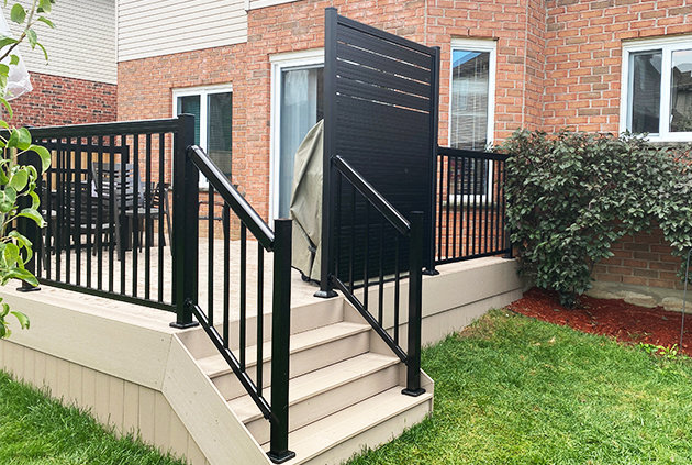 Aluminum picket railing